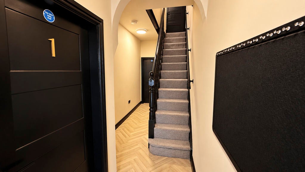 Room Layton Avenue in Mansfield Woodhouse