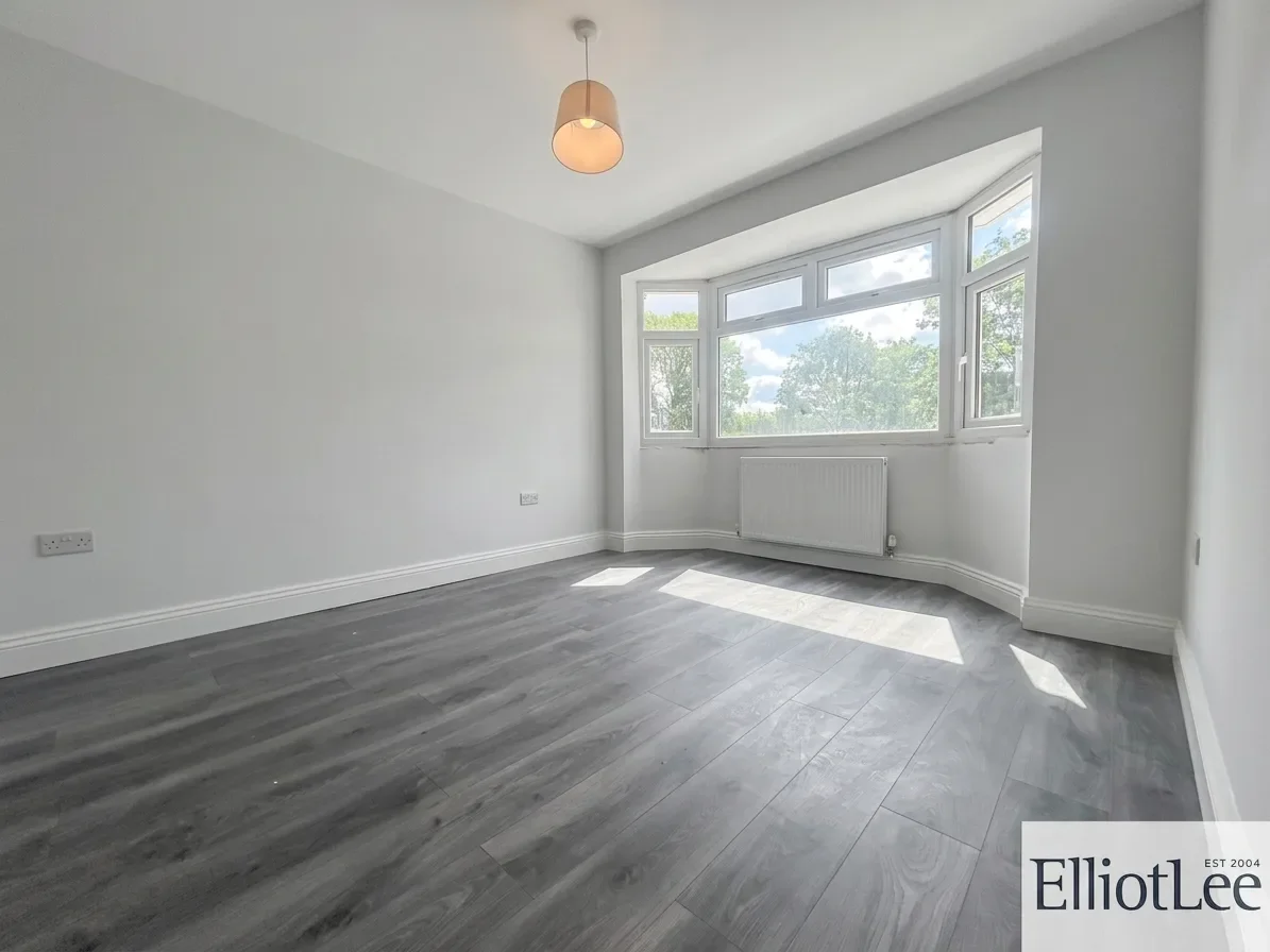 Flat Somerset Road in Greater London