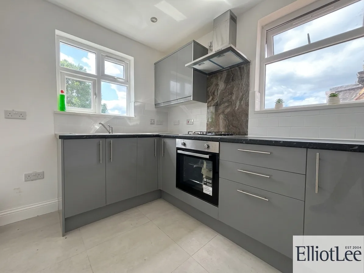 Flat Somerset Road in Greater London