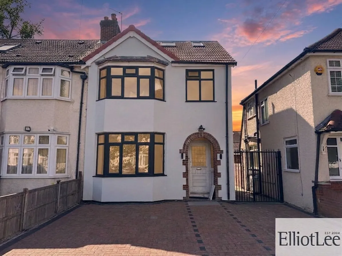Flat Somerset Road in Greater London