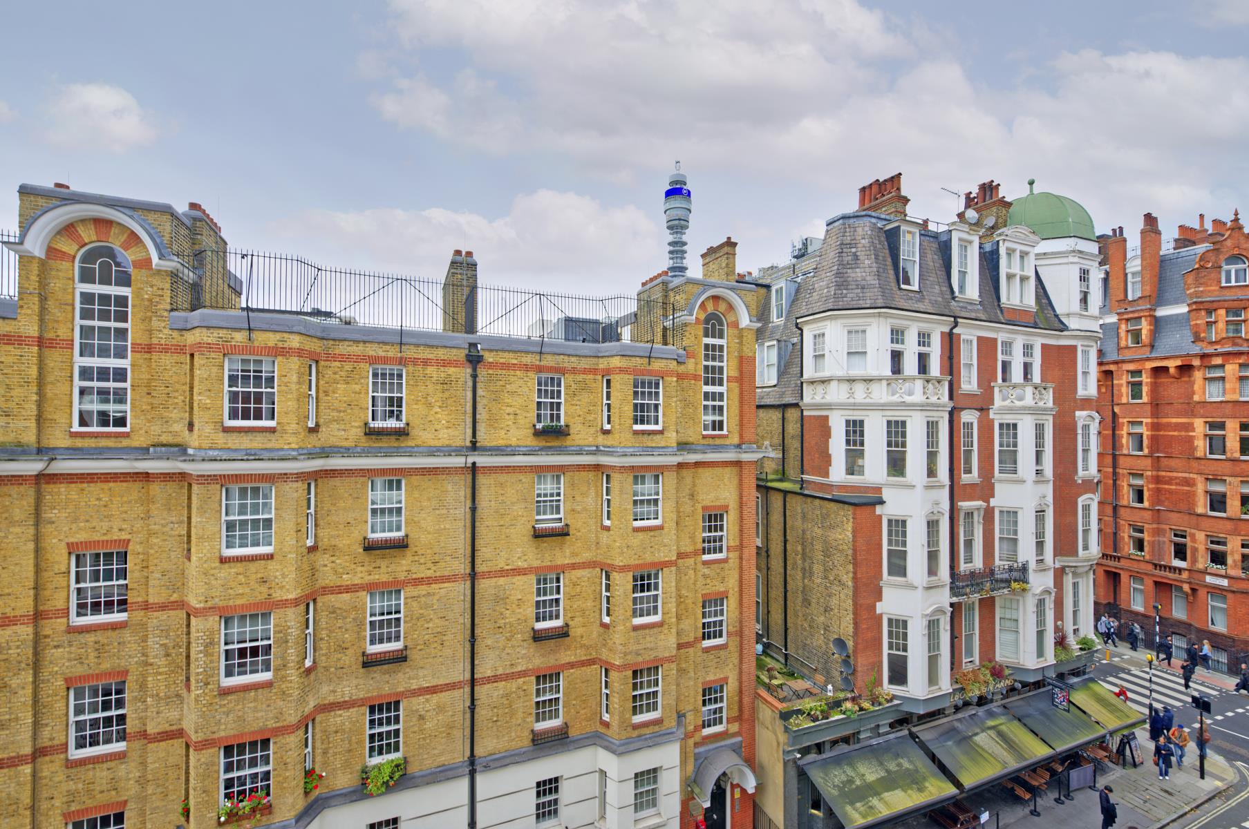 Flat Ridgmount Gardens in Greater London