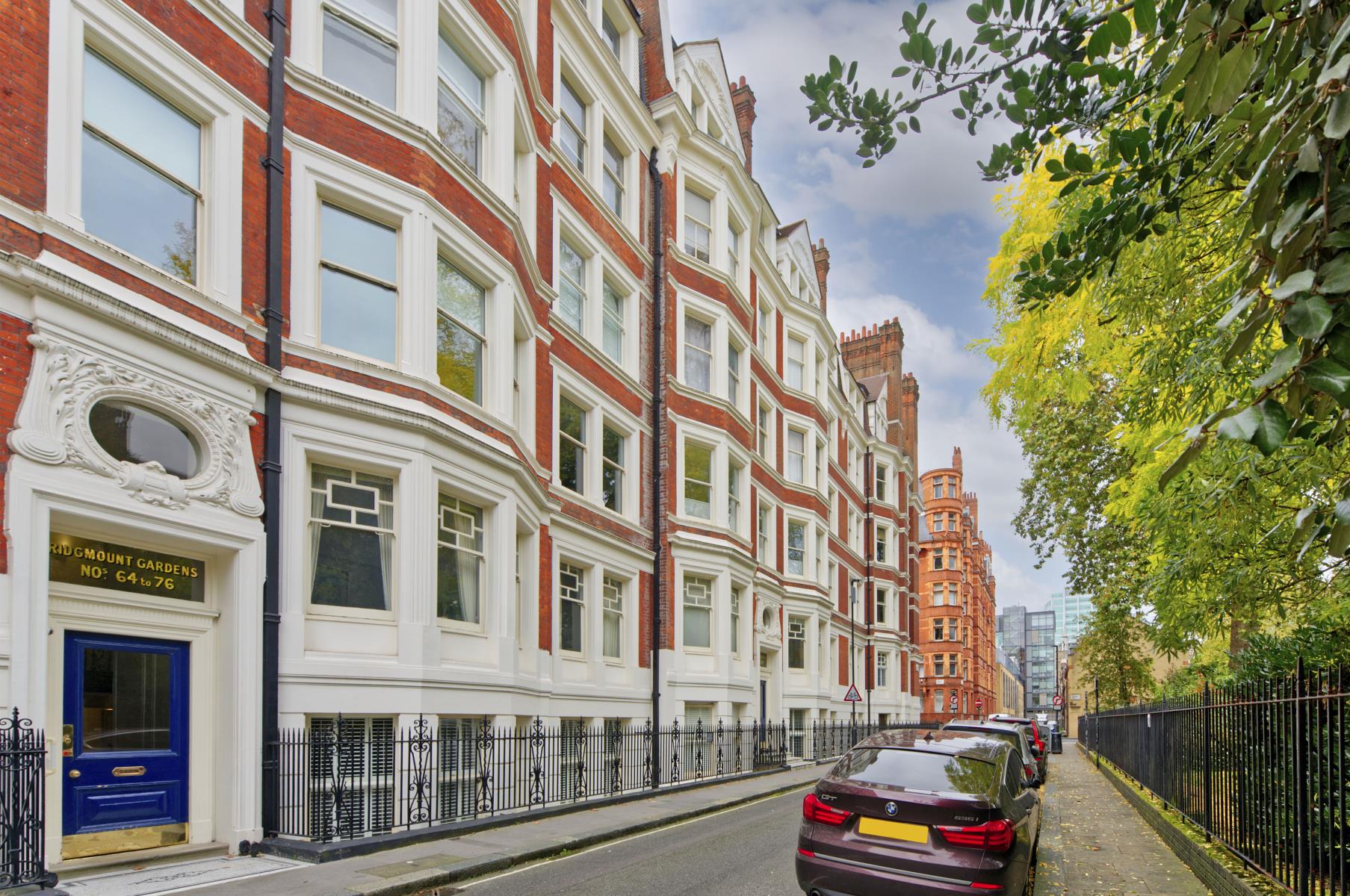 Flat Ridgmount Gardens in Greater London