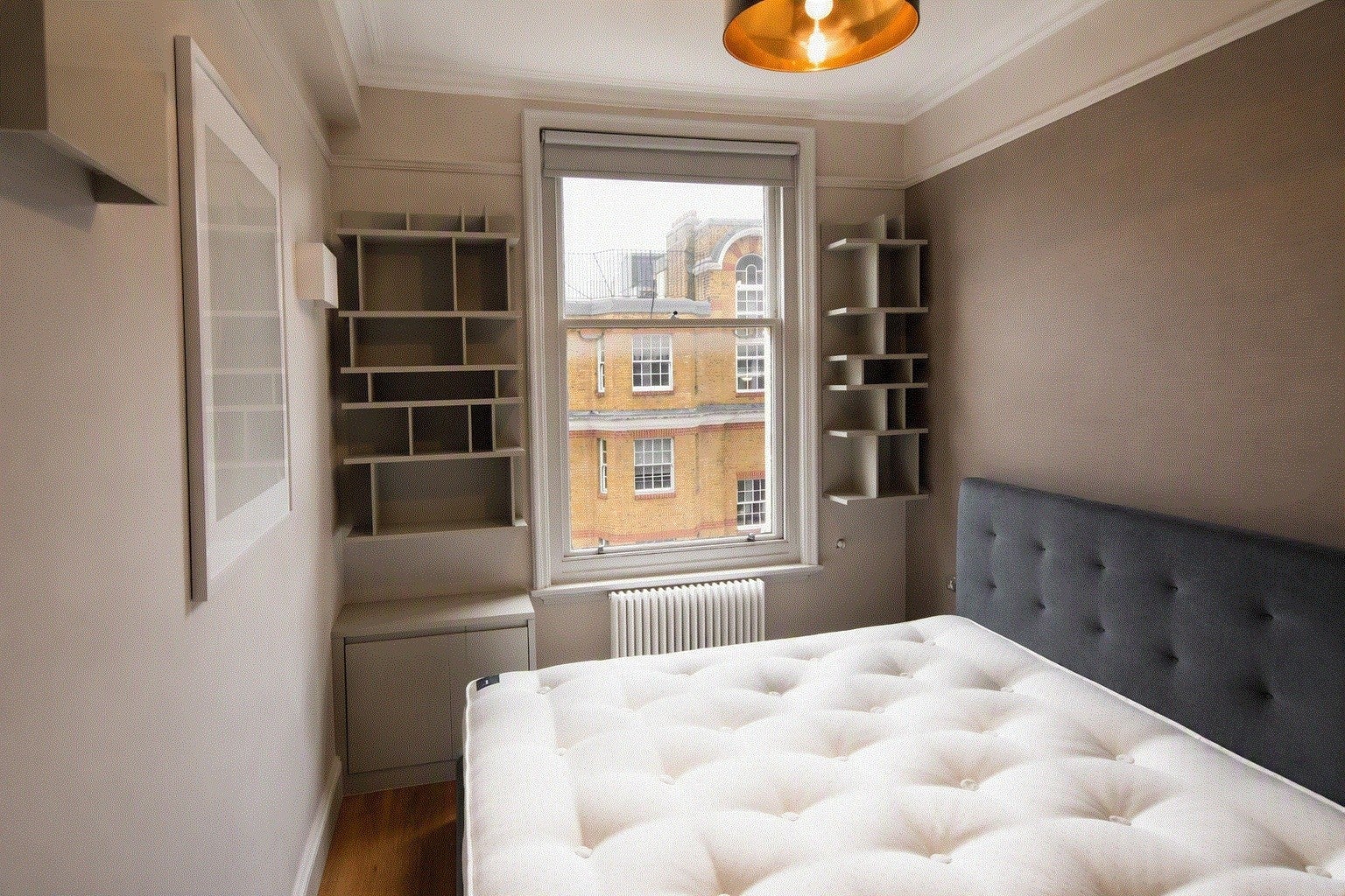 Flat Ridgmount Gardens in Greater London