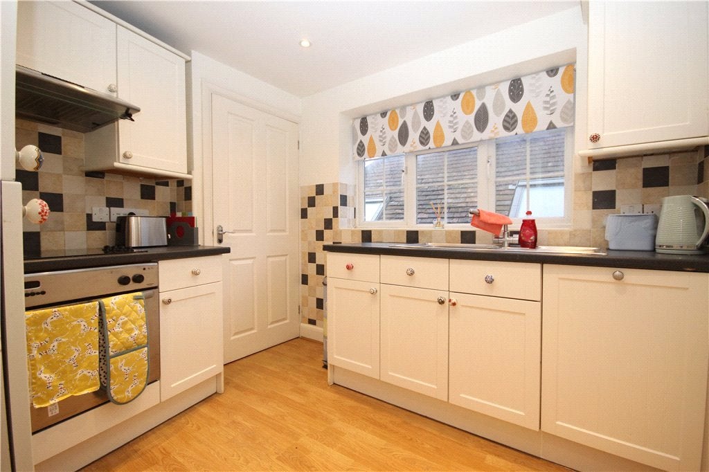 Flat Aldershot Road in Guildford