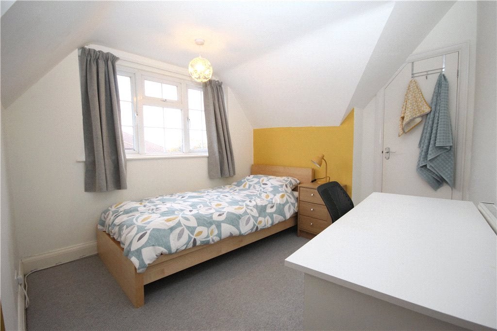 Flat Aldershot Road in Guildford