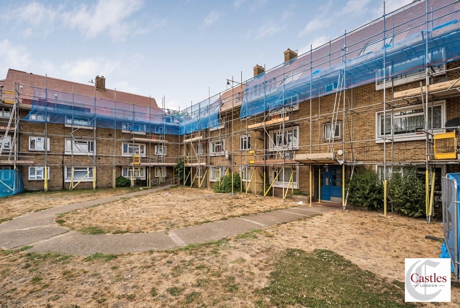 Flat Masons Road in Greater London