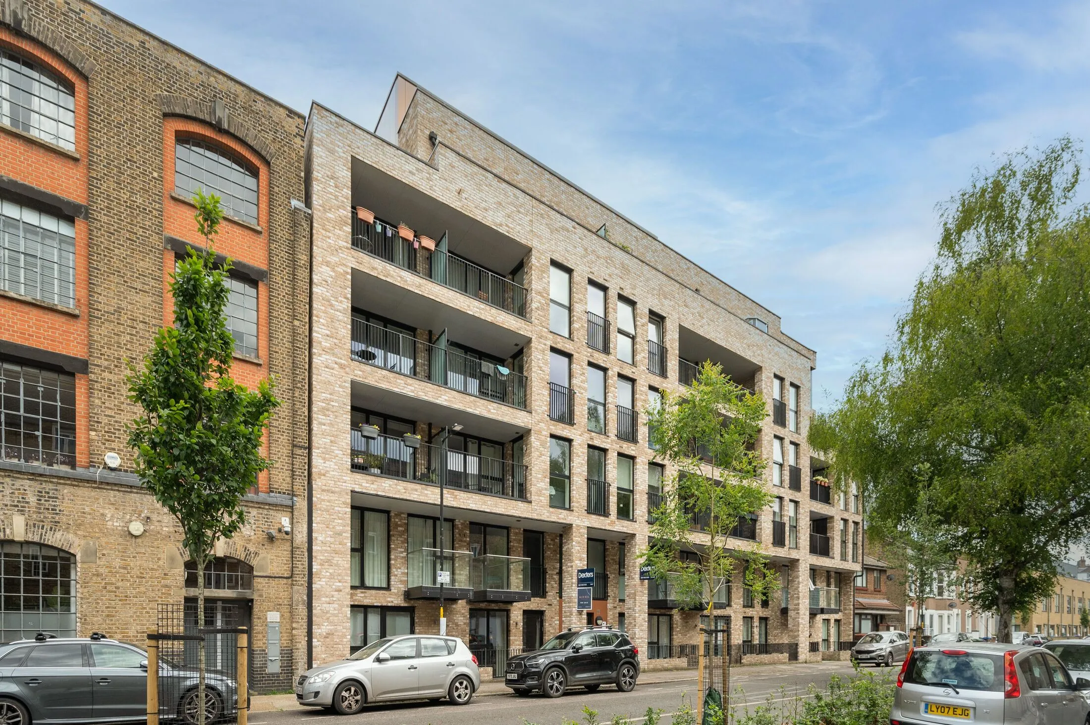 Flat Rock Grove Way in Greater London
