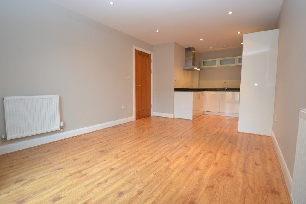 Flat Alpha Road in Greater London