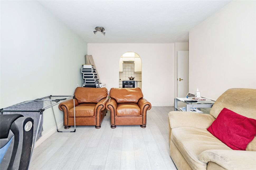 Flat Exeter Close in Watford