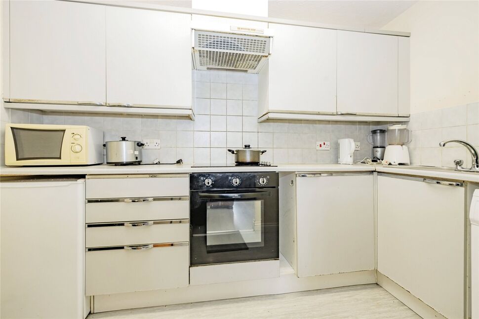 Flat Exeter Close in Watford