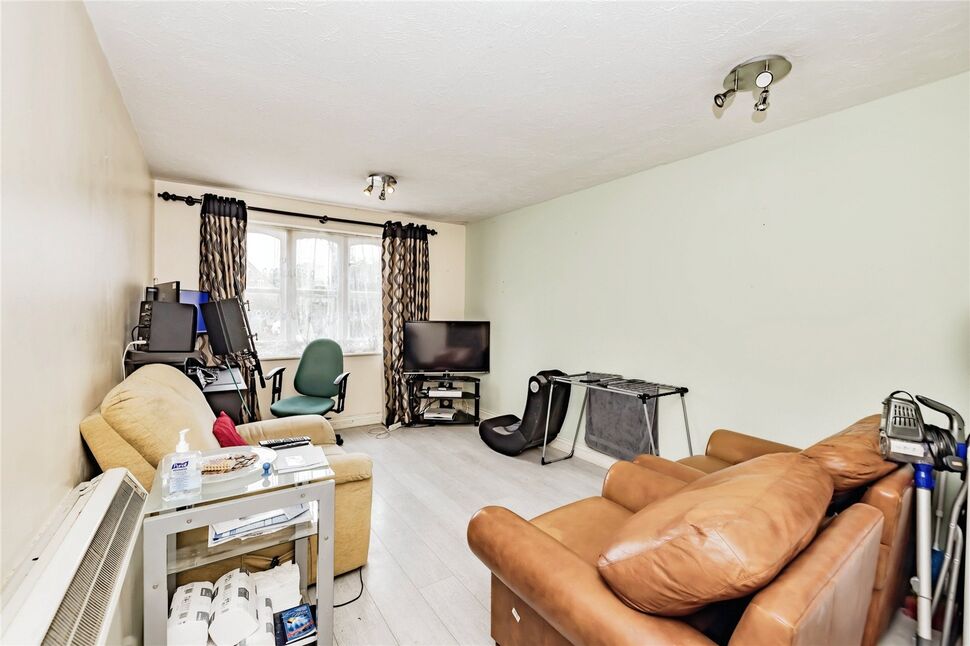 Flat Exeter Close in Watford