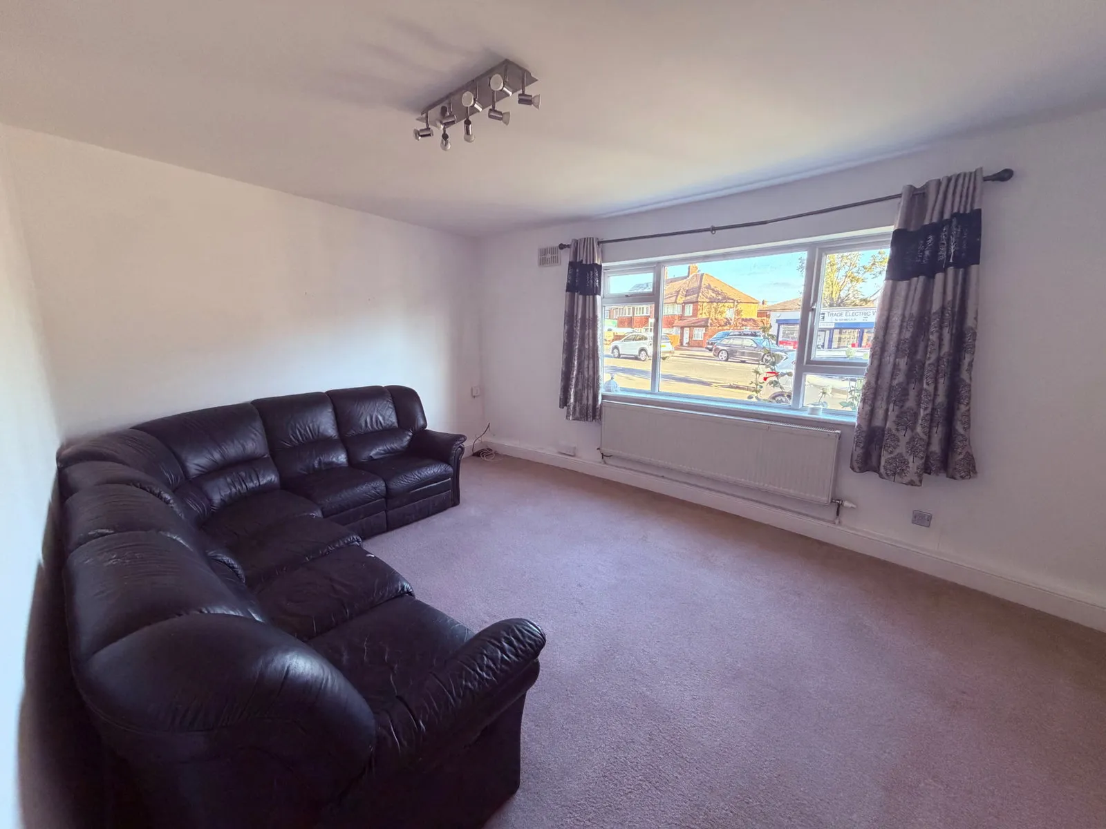 Flat Dudley Drive in Greater London