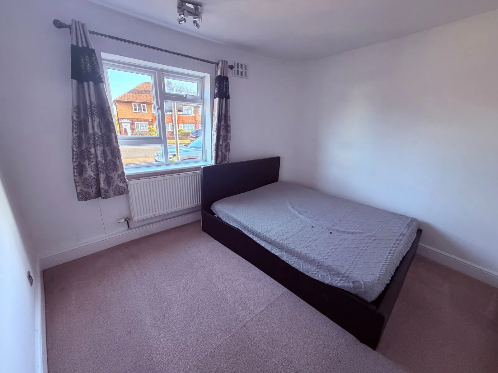 Flat Dudley Drive in Greater London