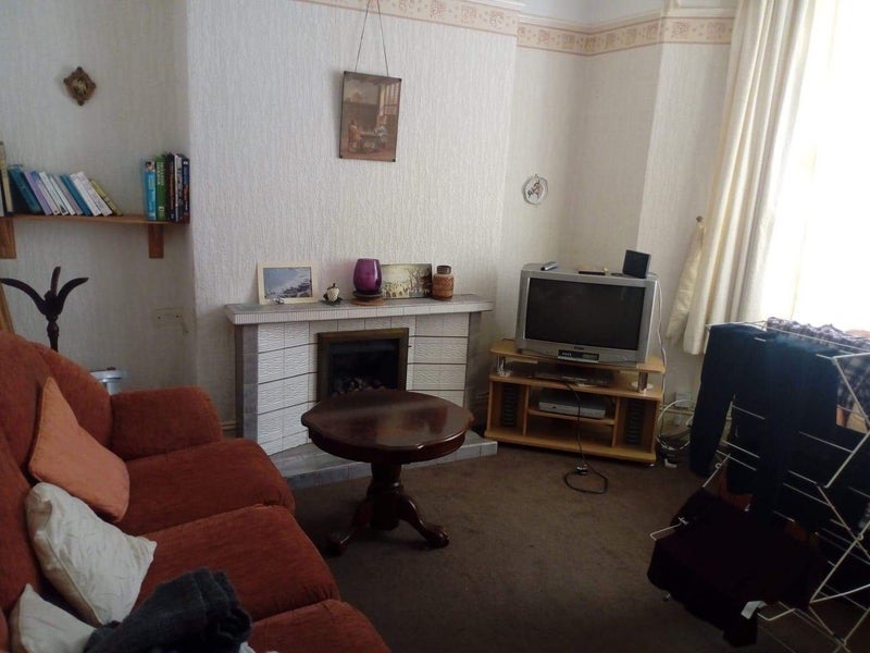 Room Angus Street in Cardiff