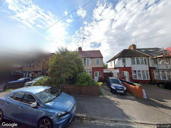 House Wardown Crescent in Luton