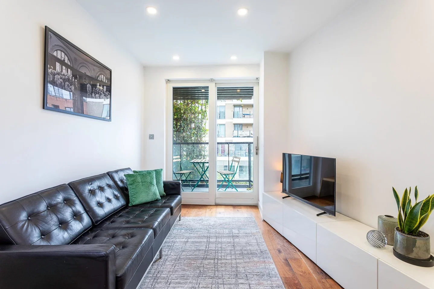 Flat Orsman Road in Greater London