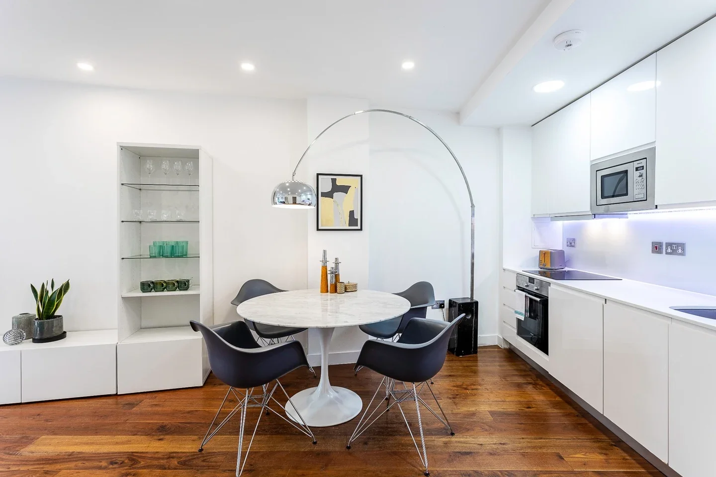 Flat Orsman Road in Greater London