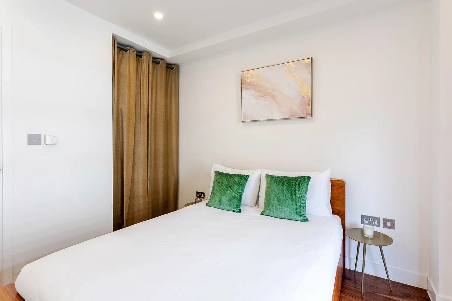 Flat Orsman Road in Greater London
