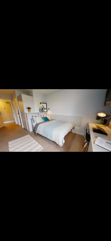Room Hathersage Road in Manchester
