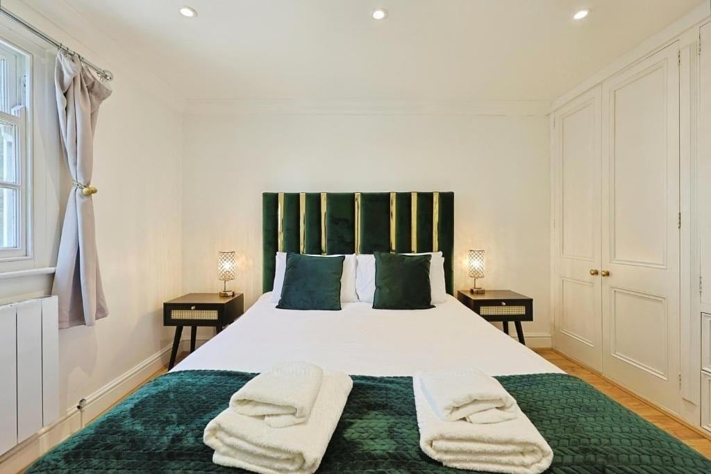 Flat Lillie Road in Greater London