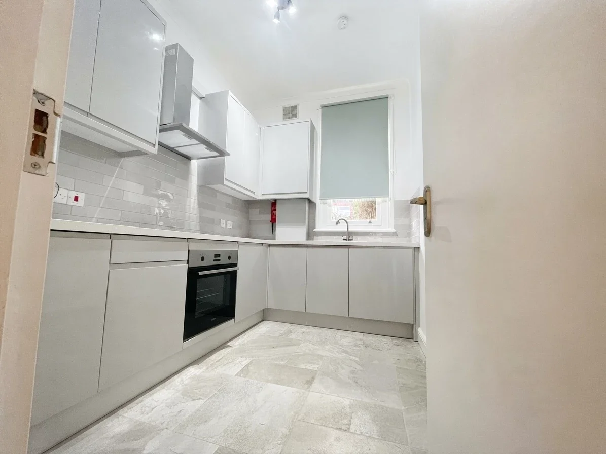 Flat Wakefield Road in Greater London