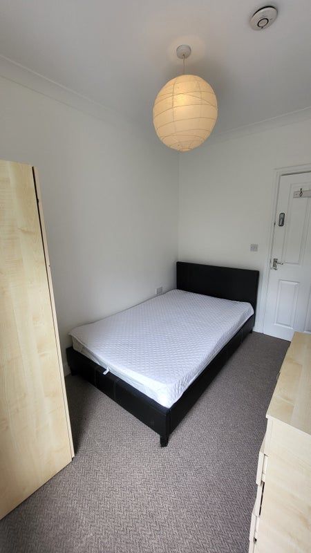 Room Meadow Street in Pontypridd
