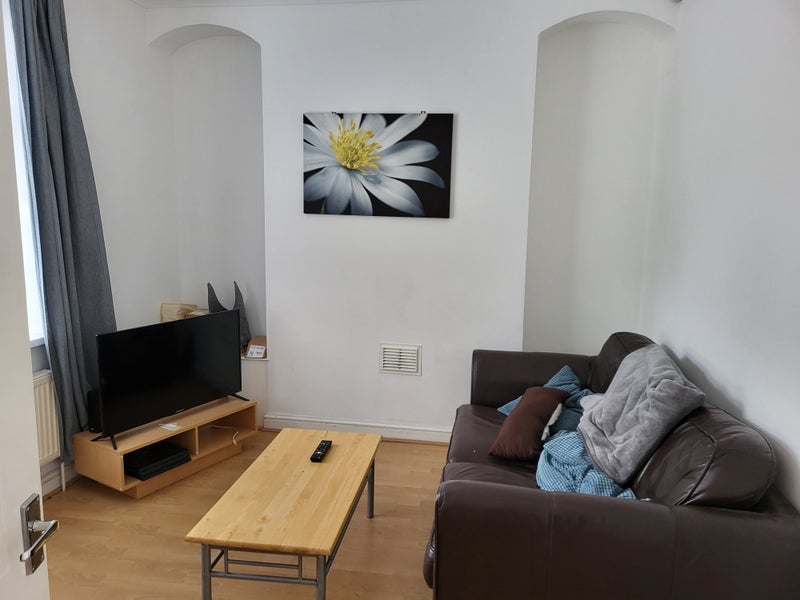 Room Meadow Street in Pontypridd