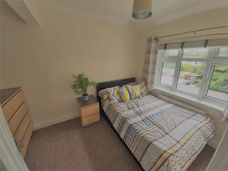 Room East Drive in Greater London
