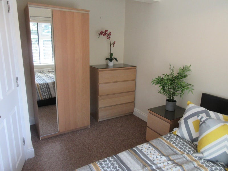 Room East Drive in Greater London