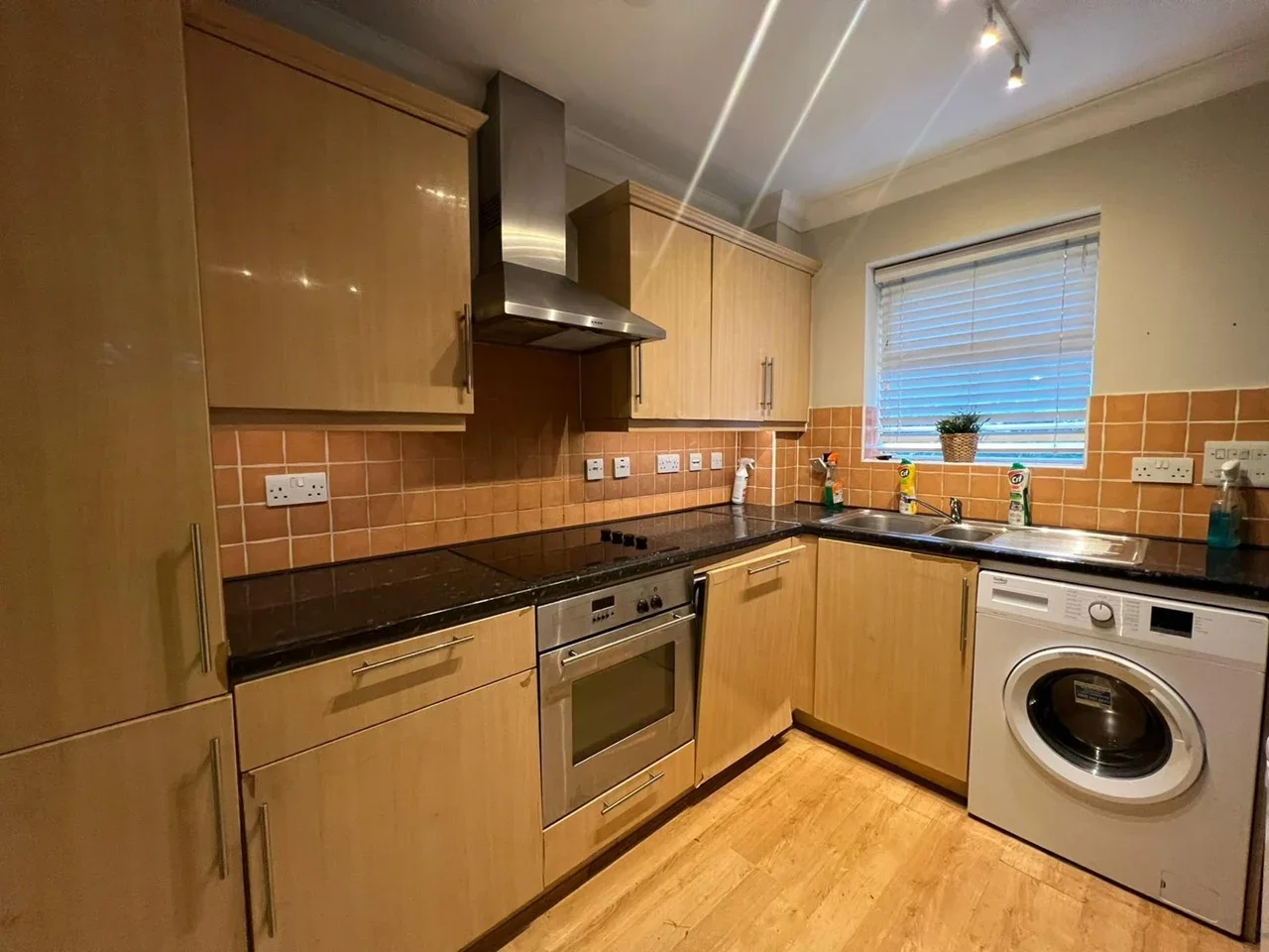 Flat Norbury Crescent in Greater London