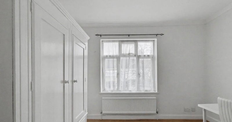 Room Burges Road in Greater London
