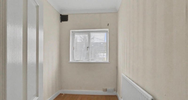 Room Burges Road in Greater London