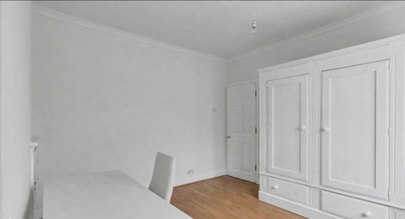 Room Burges Road in Greater London