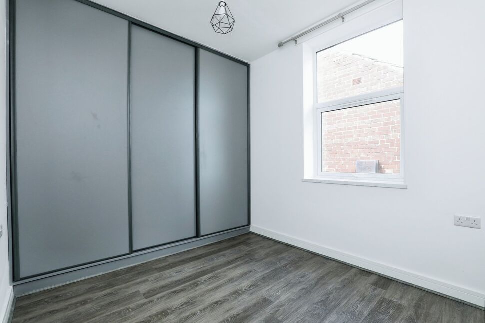 Flat Laughton Road in Dinnington