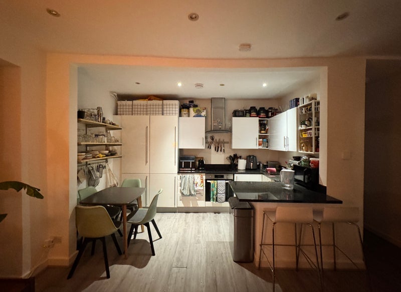 Room Sly Street in Greater London