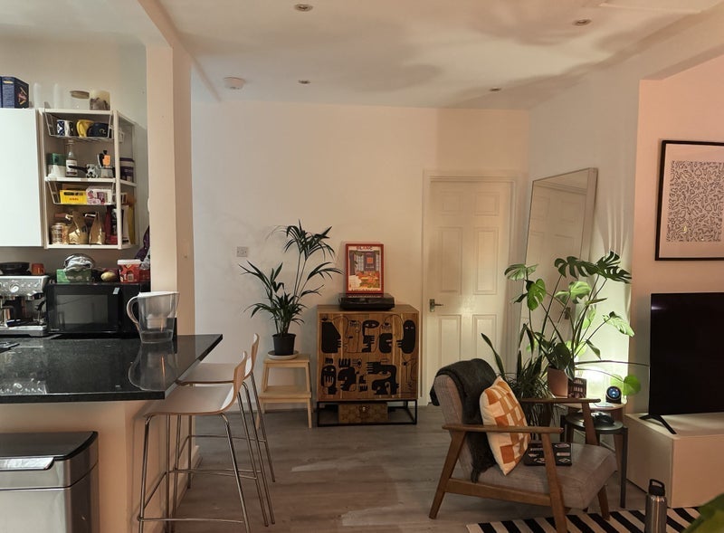 Room Sly Street in Greater London