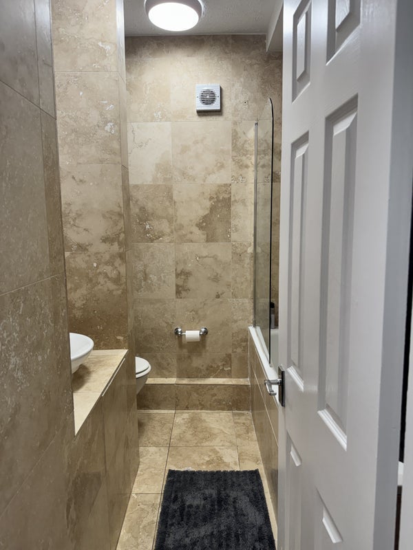 Room Sly Street in Greater London