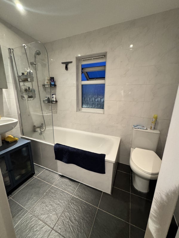 Room Sly Street in Greater London