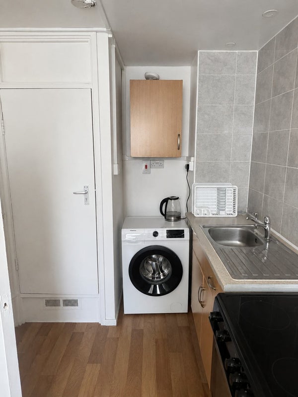 Room Downham Road in Greater London