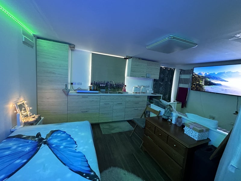 Room Moorside Road in Greater London