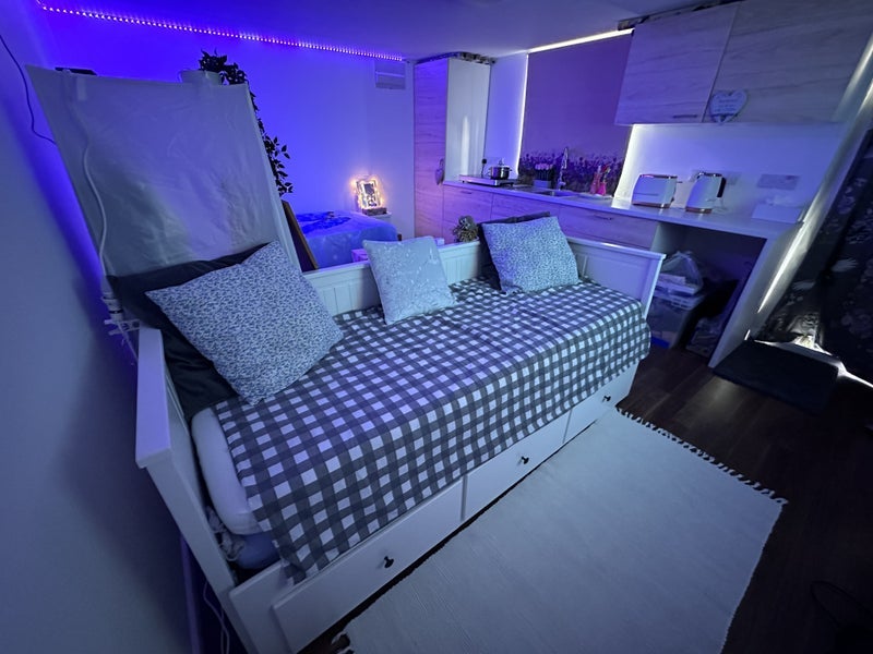 Room Moorside Road in Greater London