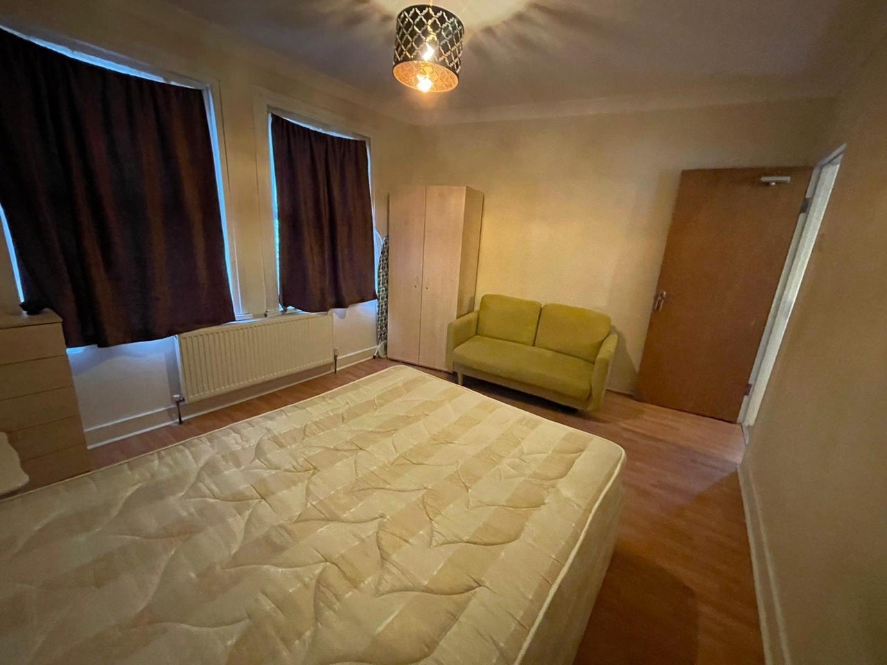 Flat Downsfield Road in Greater London
