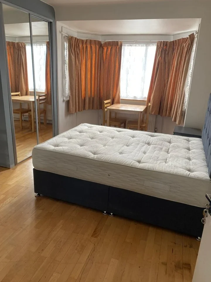 Room Malden Way in Greater London