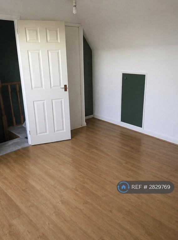 Room Eastern Avenue West in Greater London
