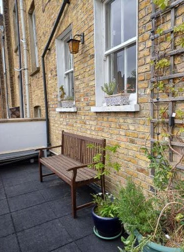 Flat Packington Street in Greater London