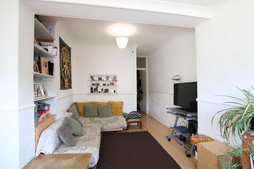 Flat Brenthurst Road in Greater London
