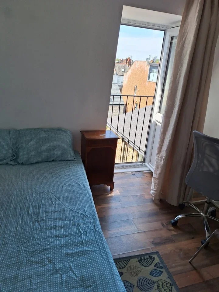 Room Adelaide Grove in Greater London