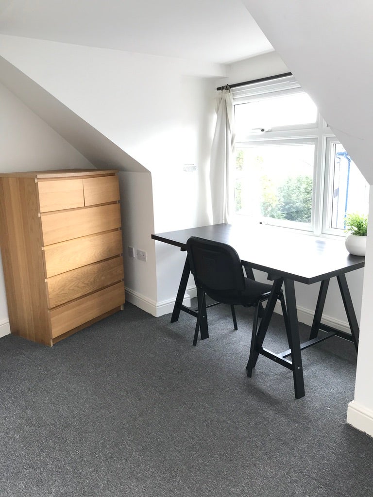 Room Abingdon Road in Plymouth