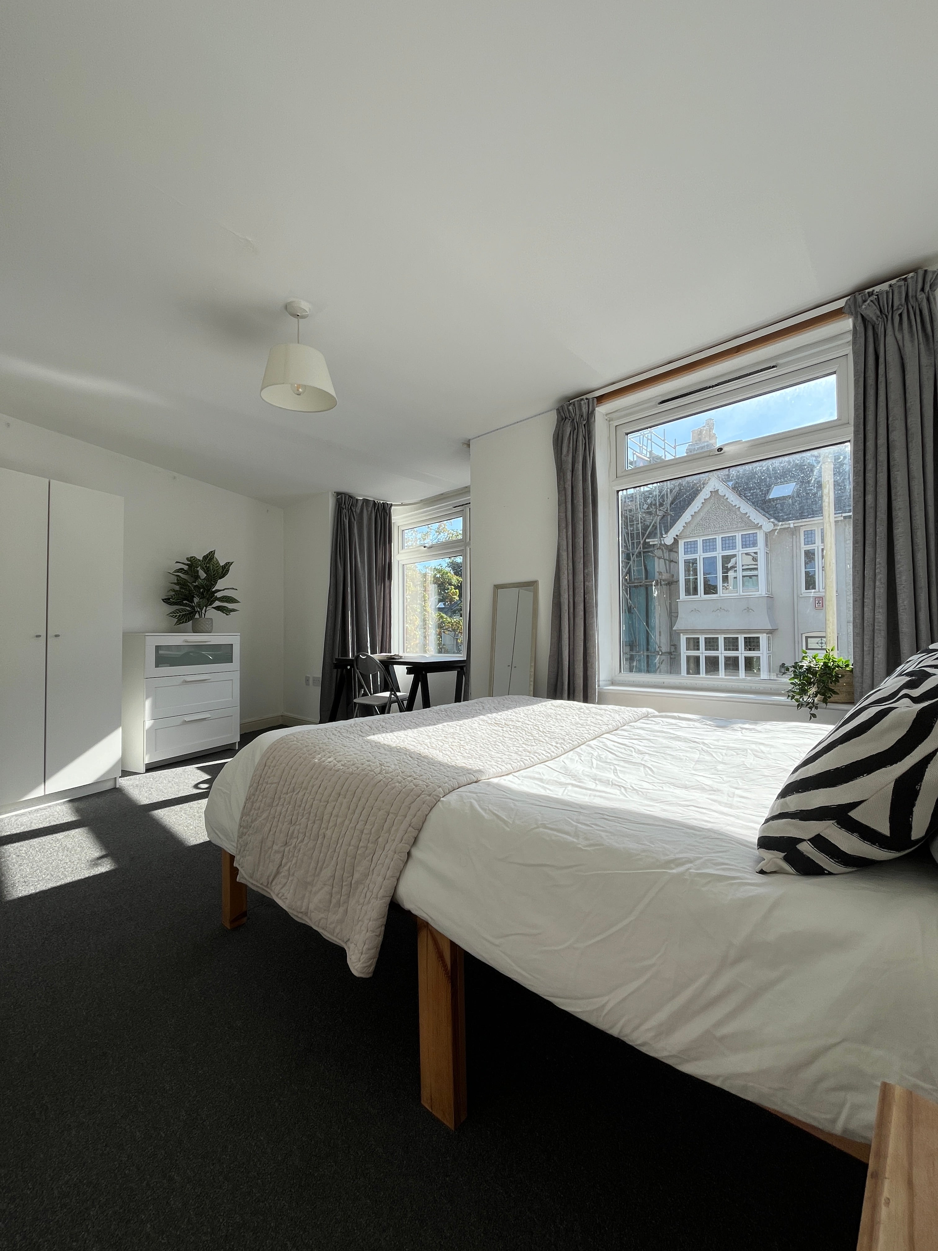 Room Abingdon Road in Plymouth
