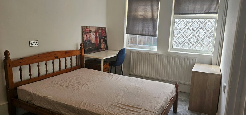 Room Asland Road in Greater London